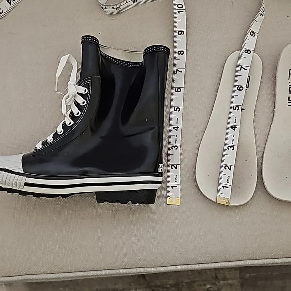 Harsh skate rainboots